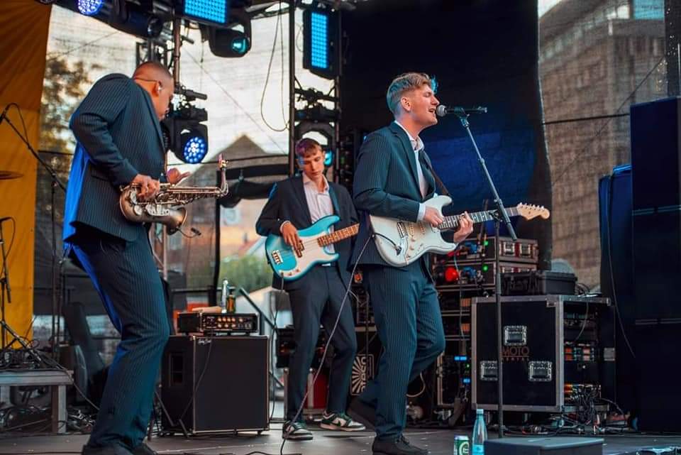 LA210 dual 10 inch line array