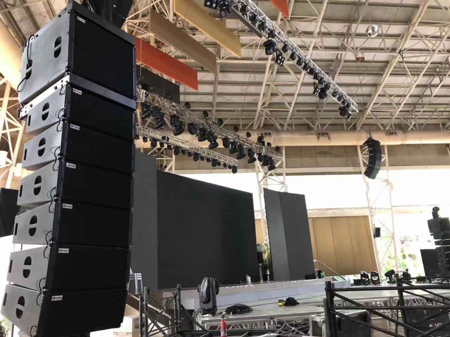 Vera 36 line array in outdoor event